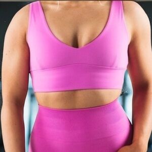 Alphalete Celeste Bra Pink Seamless‎ V-Neck Sports Bra Medium Support XS NWT